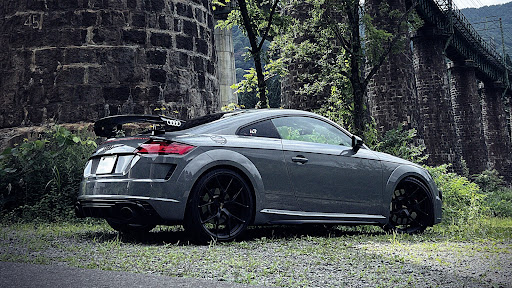 5UM1R3 w/ Audi TT RS banner