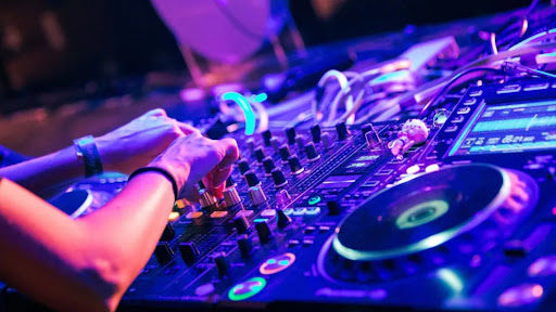 DJ XOXO banner