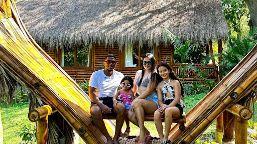 El Arnolito Family banner