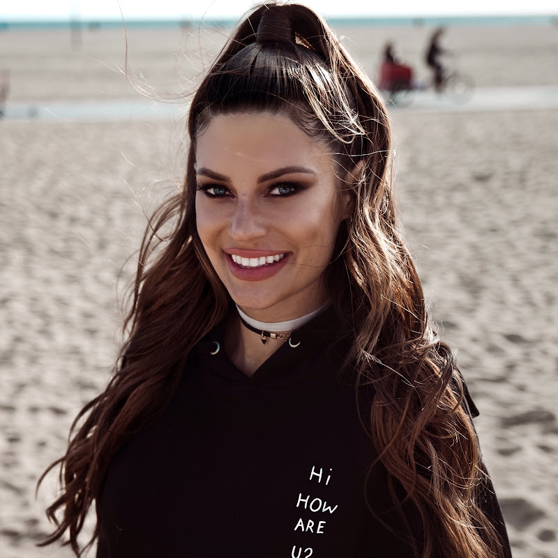 Hannah Stocking avatar
