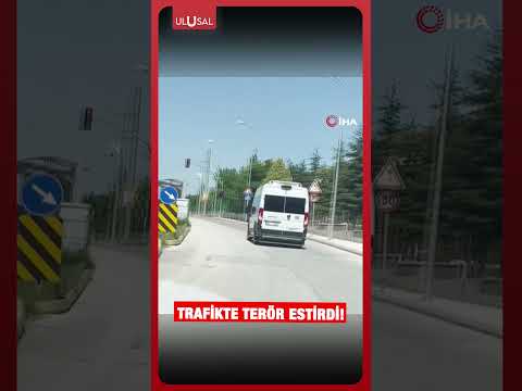Servis aracını otomobilin üzerine böyle sürdü!  #shorts thumbnail