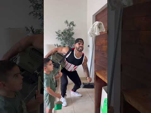 Distracción nivel maestro: así logré salir con la hielera 🤣! Mi hijo se convirtió en mi cómplice… thumbnail