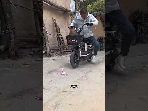 Scooterına bir mıknatıs koydu... Sonrasında olanlar herkesi şok etti! 😱 #shorts thumbnail