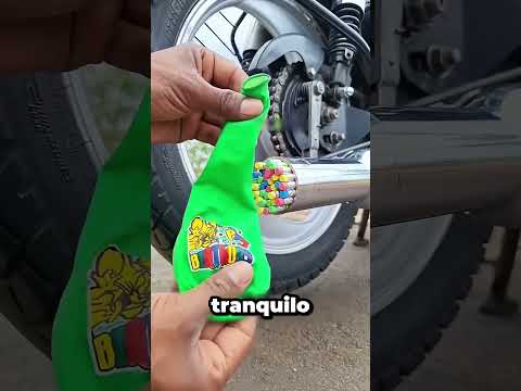 Papá Atasca El Tubo De Escape Con Lápices 😱 thumbnail