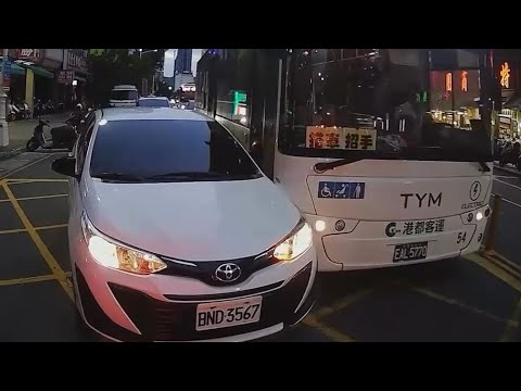 【車禍影片】你有多勇？我開TOYOTA！（2026.05.12 高雄市三民區建國三路 thumbnail