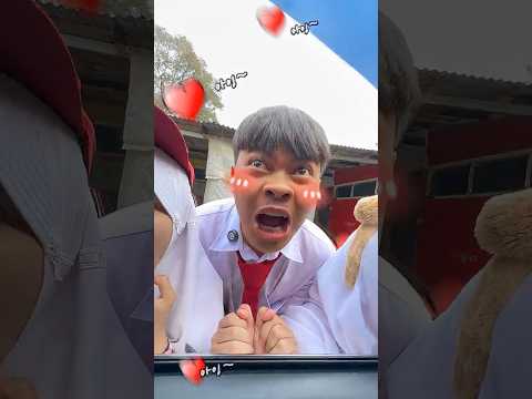 Mobil Atapnya Bolong😂 thumbnail