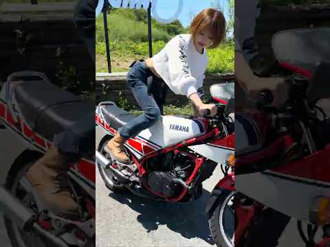 【YAMAHA RZ250RRキックスタート】バイク女子ボウラーあいか?️#bike #shorts #shortvideo thumbnail