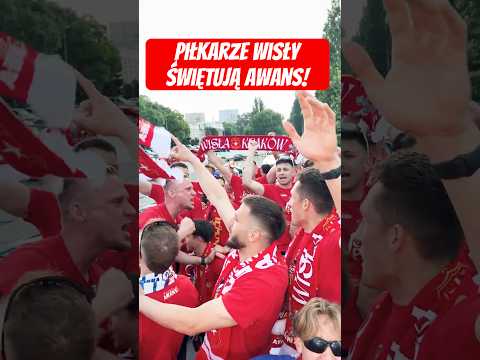 ROZŚPIEWANY AUTOBUS! WISŁA ŚWIĘTUJE! #shorts thumbnail