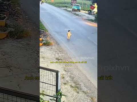 Anh mải chơi không trông em và cái kết 😨 #canhbao #mayman #antoangiaothong #shorts thumbnail