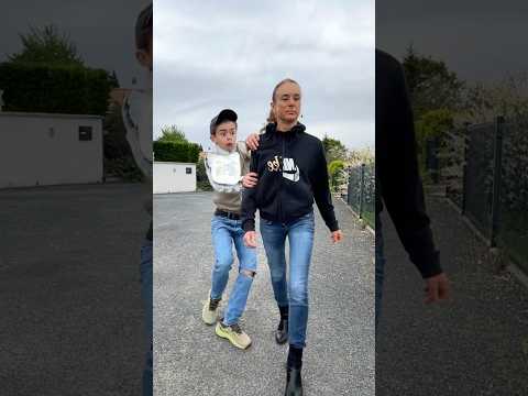 QUAND TU CROIS ÊTRE SAUVÉ👜🤣#humour #shorts thumbnail
