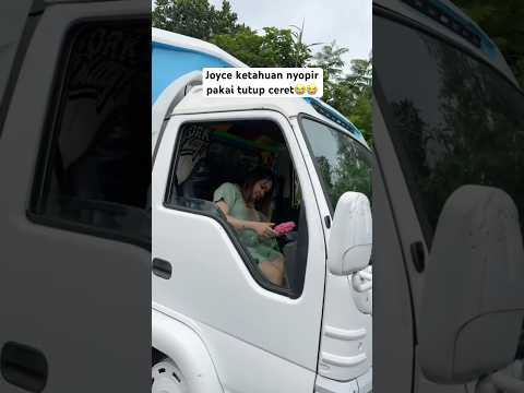 Adek farand jalan-jalan naik truck sampek ketiduran!! thumbnail