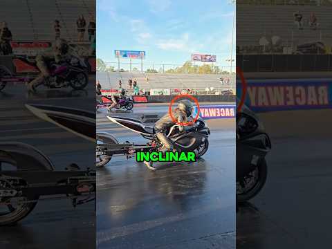 las carreras de motos de aceleración ponen muy nervioso a todo el mundo! 😱 #shorts thumbnail
