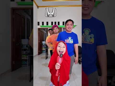 Aqilla main tebak logo bareng papa, bunda dan tim #shorts thumbnail