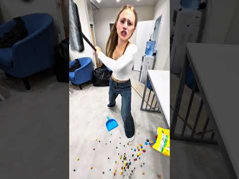 Bright funny cleaning cat modeee🙀♥️ thumbnail