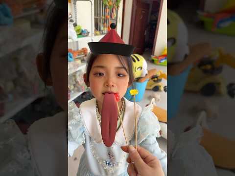 Chị gái cho kẹo con ma cương thi dễ thương thumbnail