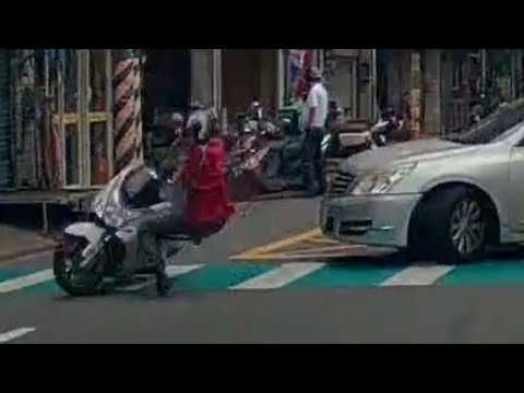 【車禍影片】衝多快，摔多疼（2026.06.01 桃園市八德區建國路 thumbnail