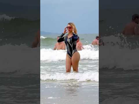 ?? Balneario Camboriu Beach A Windy Day thumbnail