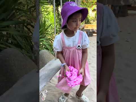 LNS - Em gái tốt bụng, tìm nón cho chị || Kind girl, find hat for my sister #shorts thumbnail