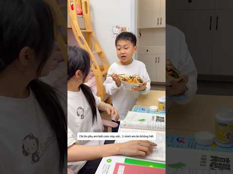 Cậu bé bới tô cơm đầy vì chị gái #shorts thumbnail