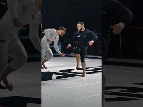 Сулим Бисултанов проиграл на ACB JJ Техническим Нокаутом thumbnail