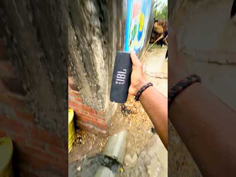 Flip6 water speaker jumping JBL bass crazy ￼ thumbnail
