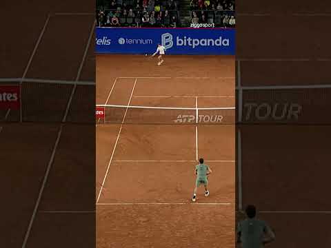 WAT. EEN. MATCHRALLY! ? #ZiggoSport #ATP #bitpandahamburgopen #DeMinaur thumbnail