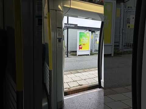 Stockholm Trains - doors closing @ Nynäshamn thumbnail