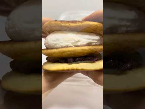 7 Eleven Special Fluffy Dorayaki! Like a Sweets Burger! #shorts thumbnail