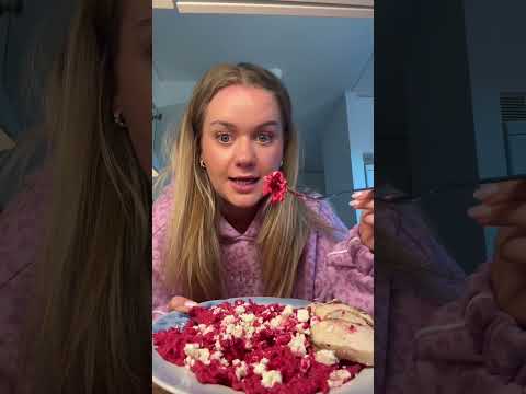 Riktig god fetaost/vitlöks pasta som dessutom är ROSA😍 thumbnail
