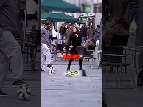 Ronaldo đã cải trang thành người vô gia cư,Nhưng ai cũng phớt anh ngoại trừ? #shorts #ronaldo #viral thumbnail