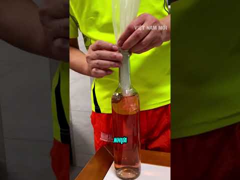 Chỉ với một miếng nilon là lấy được nút bần ra khỏi chai trong tích tắc thumbnail