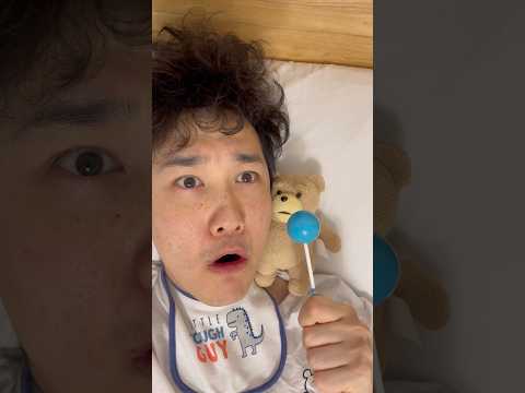 Baby learns how lollipops are seasoned thumbnail