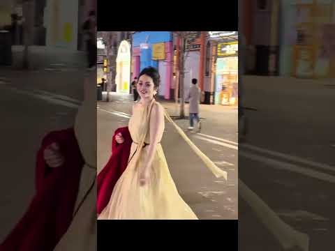 憨憨女生的倒霉瞬间，真的让人绷不住笑了！ thumbnail