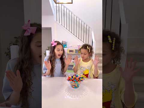 Mom teaches kids to eat healthy thumbnail