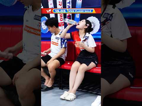 Khi bạn có 1 anh người yêu ga lăng ??? #vnb #badminton #caulong #shortsvideo #shorts thumbnail