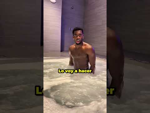 Su reacción al saltar a agua fría fue ÉPICA #shorts #challenge thumbnail