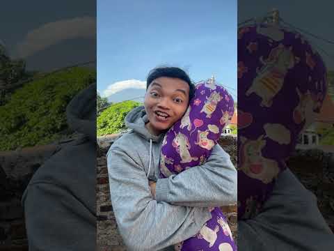 Guling orang kaya vs guling orang miskin #shorts #fajarjroo thumbnail