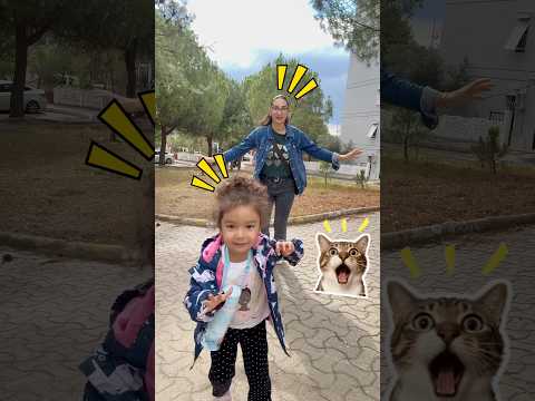 Kırmızı ışık dur yeşil ışık koş yarışması😂 #aboneolmayiunutmayin #keşfetbeniöneçıkar #kesfeteyyiz thumbnail