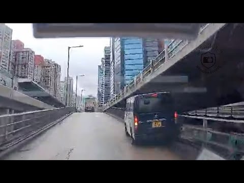 車CAM直擊 - 無咩事呀嗎？上橋無啦啦自己炒埋一邊撞爛  thumbnail