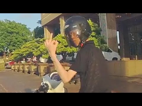 中指怎麼長這麼醜（車號：NNP-2782） thumbnail