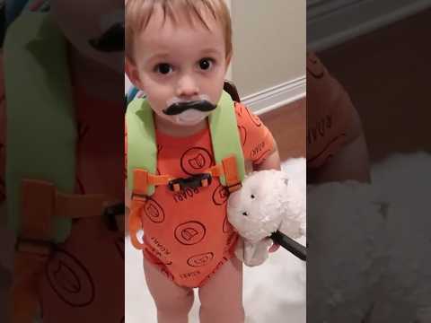 UMA CHUPETA DE BIGODE - FLAVIA CALINA #flaviacalina #filhos #baby #shorts thumbnail
