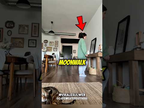 Ha imparato il MOONWALK perfetto😲🕺🏻 #shorts thumbnail