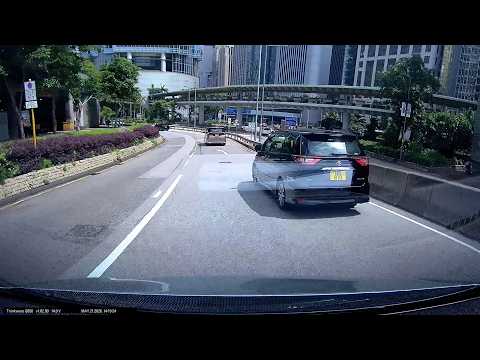 車CAM直擊 - 雖然車速唔高 但都無理由停線直出 等收信 thumbnail