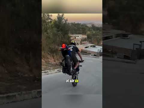 Anh ấy muốn thể hiện kĩ năng top 1 biker của mình#daochieu #shorts thumbnail