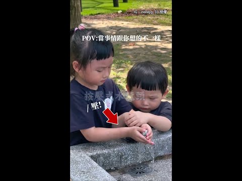 【有洗但不多】萌弟不會用「按壓水龍頭」　姊姊熱心上手幫洗臉XD #Shorts thumbnail