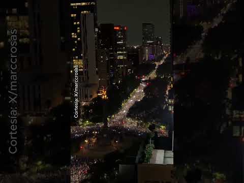 REFORMA SE PINTÓ DE AZUL ¡ASÍ FESTEJAN EN EL ÁNGEL DE LA INDEPENDENCIA!?? ? thumbnail