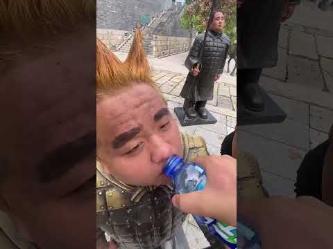 اعتقد الجميع ان هذه تماثيل عادية و لكن عندما وضعوا عليها بعض الماء حدث هذا !! #shorts thumbnail