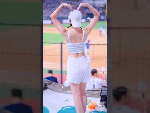 기립근 엄청나다..ㄷㄷ 정희정 치어리더 鄭熙靜 Jung Hee-jung cheerleader ktwiz thumbnail