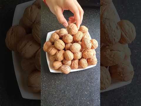 Học những mẹo hay nhất để bóc vỏ quả óc chó 😯 thumbnail