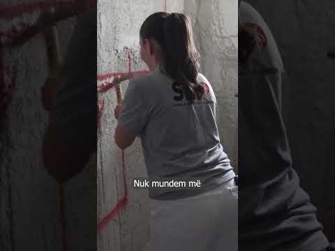 Vajzat çajnë muret por dorëzohen shpejt, hidrauliku: Lërini llafet thumbnail